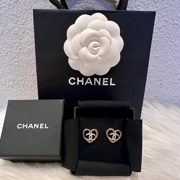 NEW Chanel Crystal CC Logo Heart Earrings